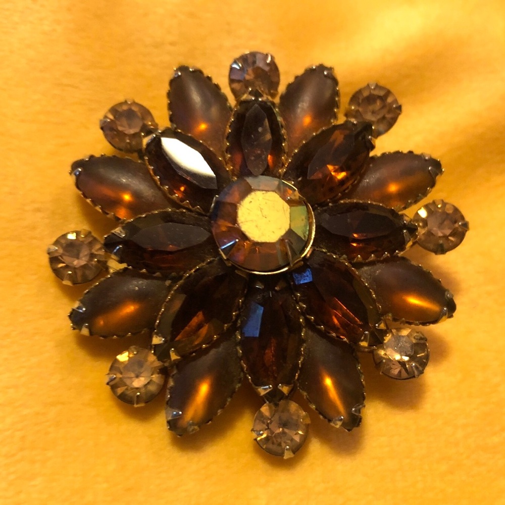 10365 VTG Judy Lee Brooch Pin Golden Amber & Satin Cognac Stones Borealis SIGNED
